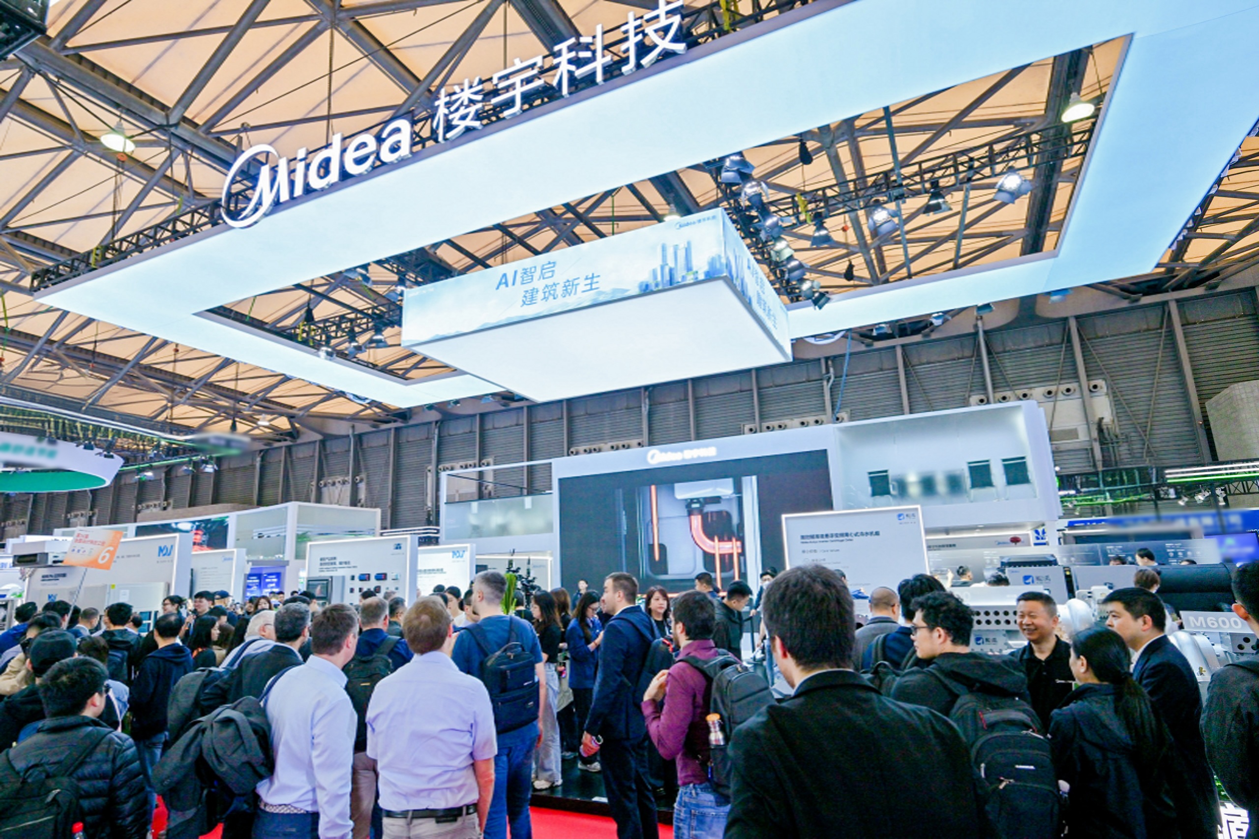 AI智启建筑新生！美的楼宇科技闪耀2025中国国际制冷展
